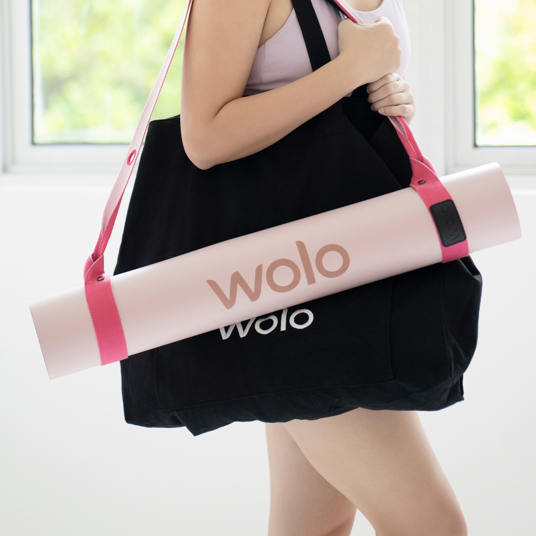 lady carry yoga mat with pink yoga mat strap#color_lemonade pink